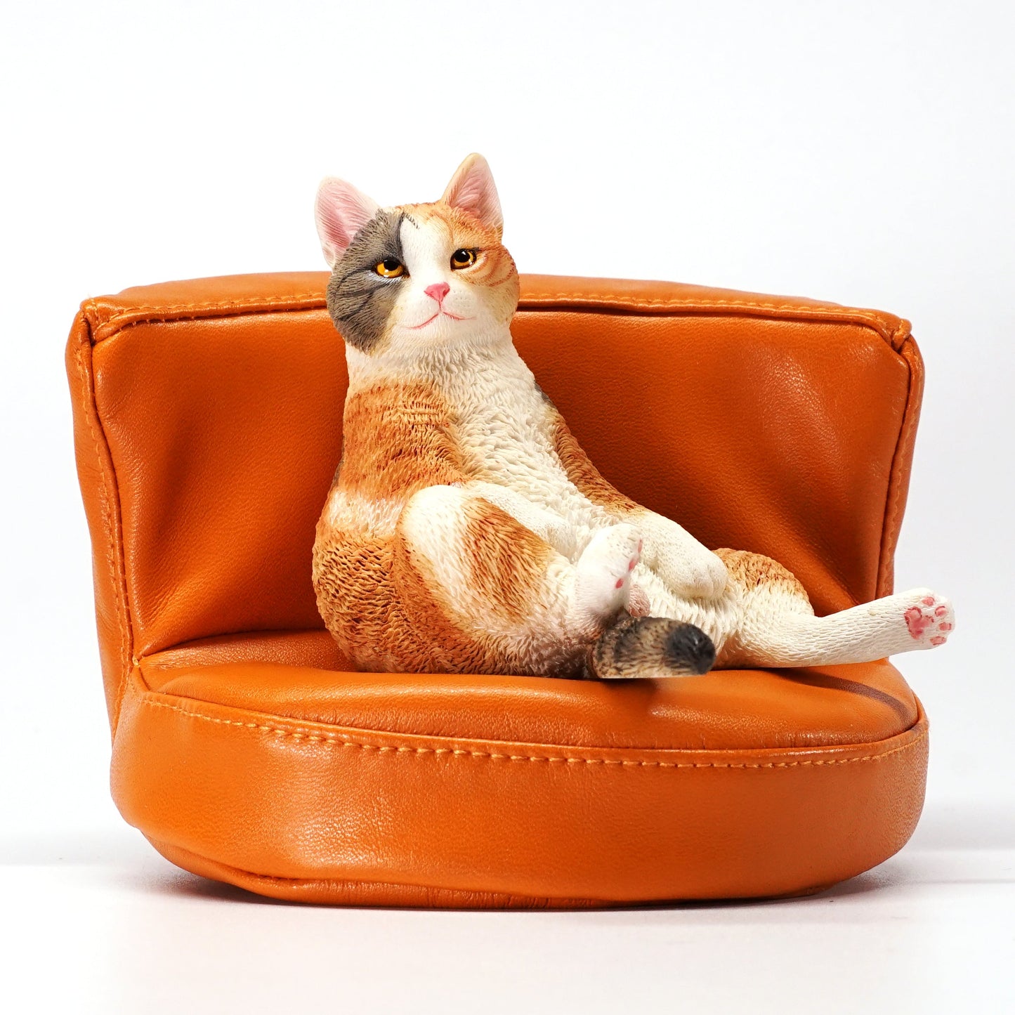 JXK047 Lazy cat figurine sitting on the sofa, cat statue for Desktop Gift for Cat Lovers from JXK Studio