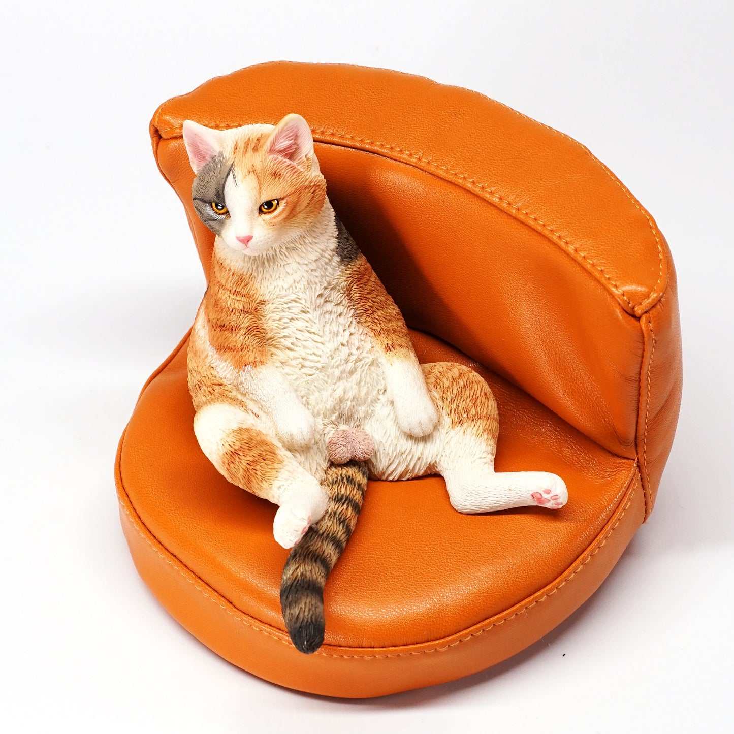JXK047 Lazy cat figurine sitting on the sofa, cat statue for Desktop Gift for Cat Lovers from JXK Studio