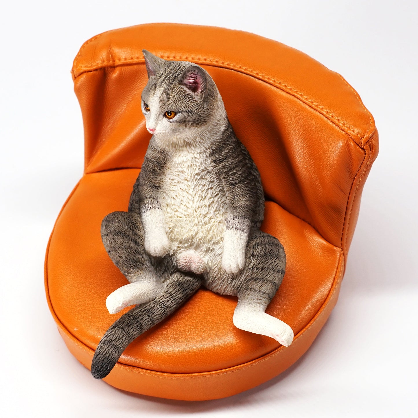 JXK047 Lazy cat figurine sitting on the sofa, cat statue for Desktop Gift for Cat Lovers from JXK Studio