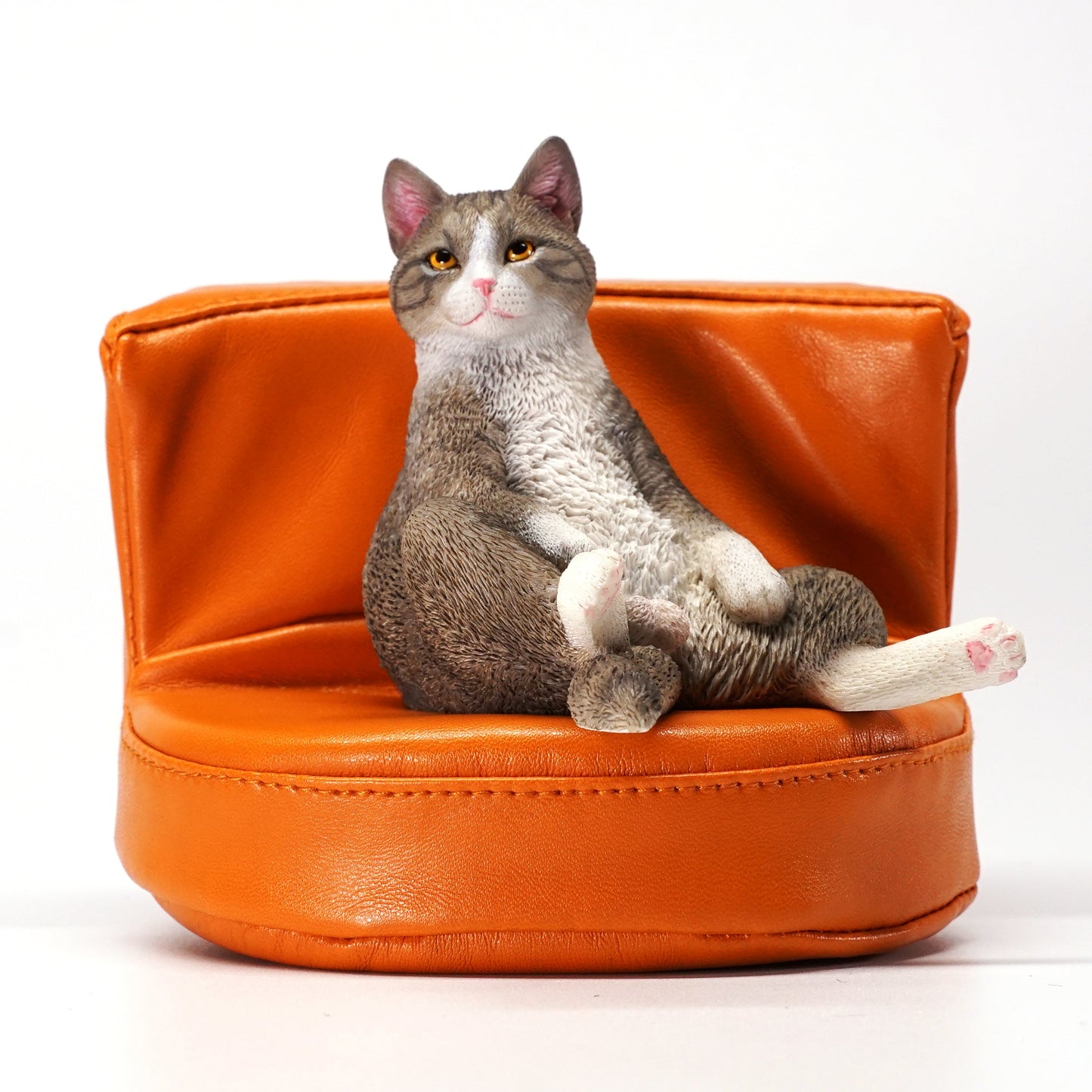 JXK047 Lazy cat figurine sitting on the sofa, cat statue for Desktop Gift for Cat Lovers from JXK Studio