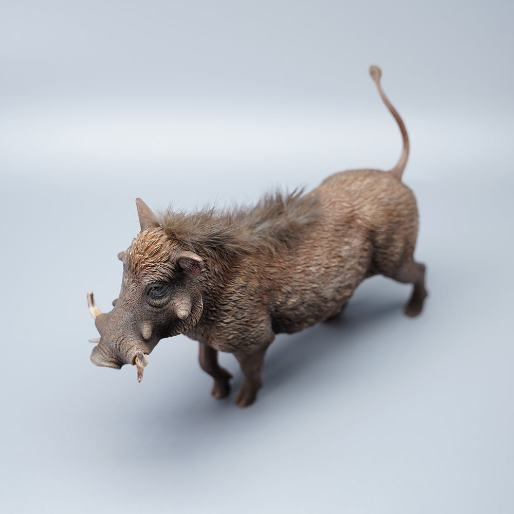 JXK080 Warzenschwein-Dekor aus Kunstharz, Warzenschwein-Statuen für Tierliebhaber von JXK Studio