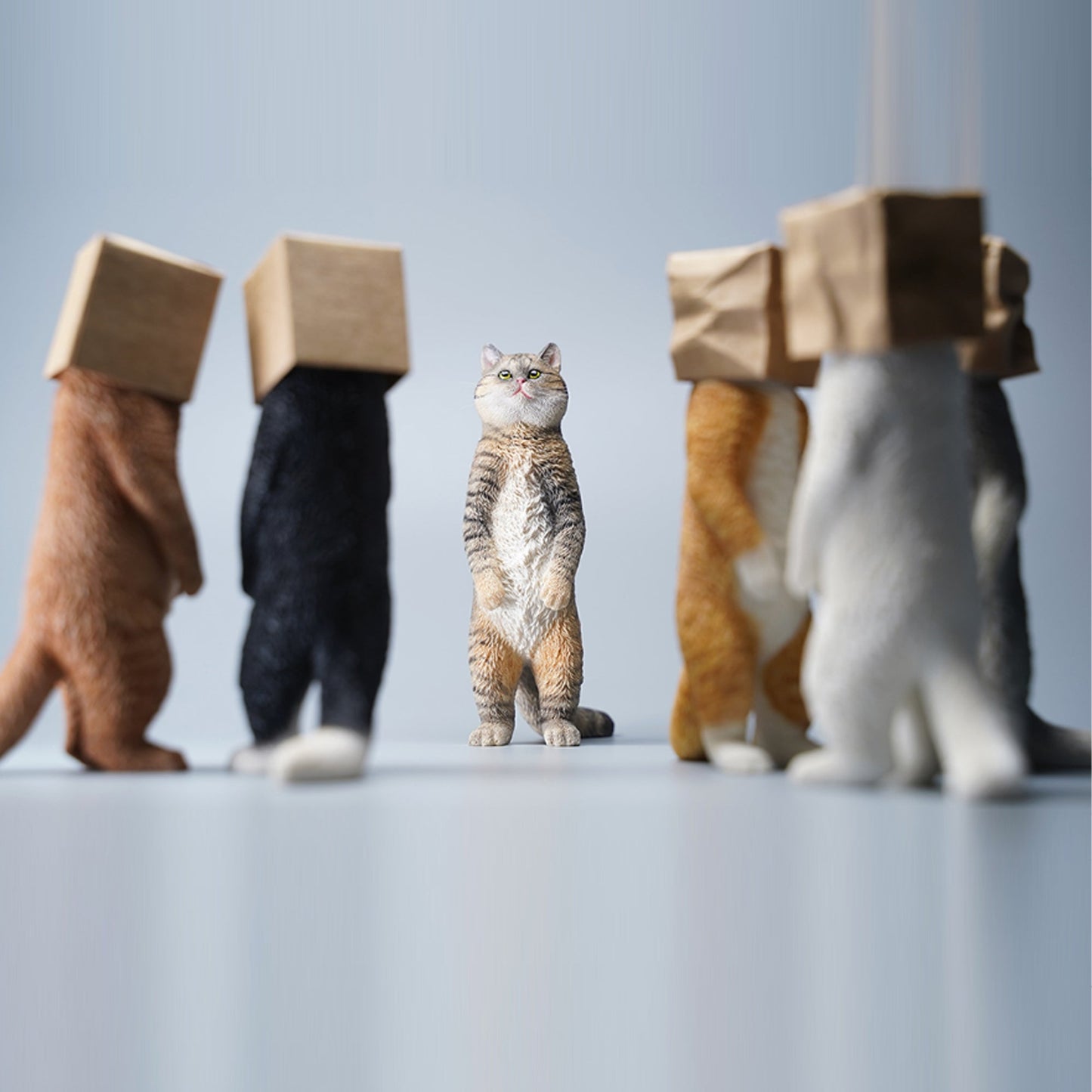JXK084 Sitzende Katzenfigur, Katzenstatue aus Kunstharz für die Couchtischdekoration, Geschenk für Katzenliebhaber von JXK Studio