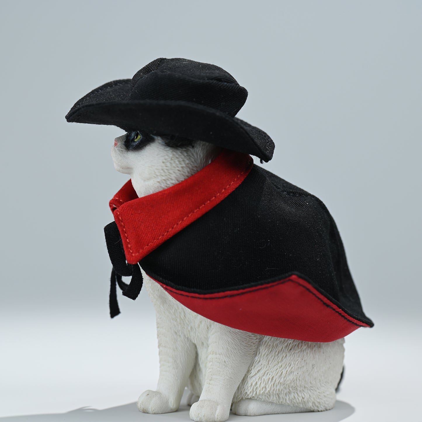 CW2303 Cat Figurine Resin Cat Statue from JXK Studio