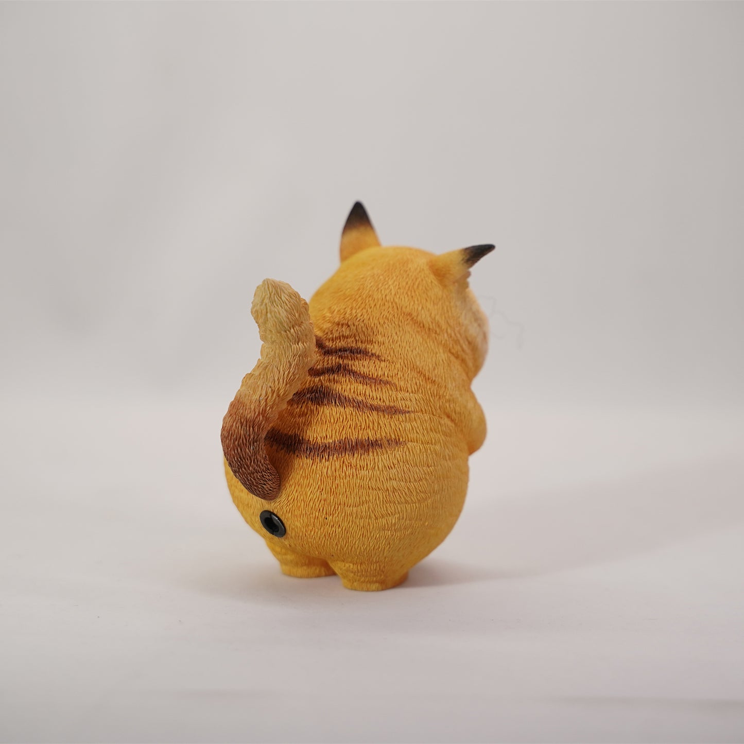 JXK253 Pikacat Figurine with LED Charging Station Home Decoration Unique Collectible Gift for Pokemon & Cat Lovers