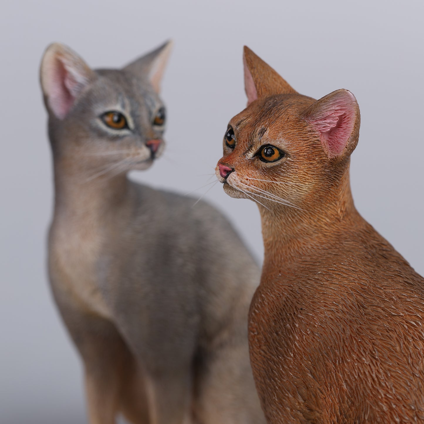 JXK248 JXK Studio Abessinierkatzen-Figur, Katzenstatue aus Kunstharz