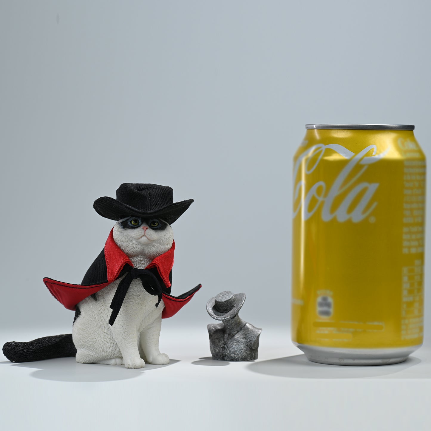 CW2303 Cat Figurine Resin Cat Statue from JXK Studio