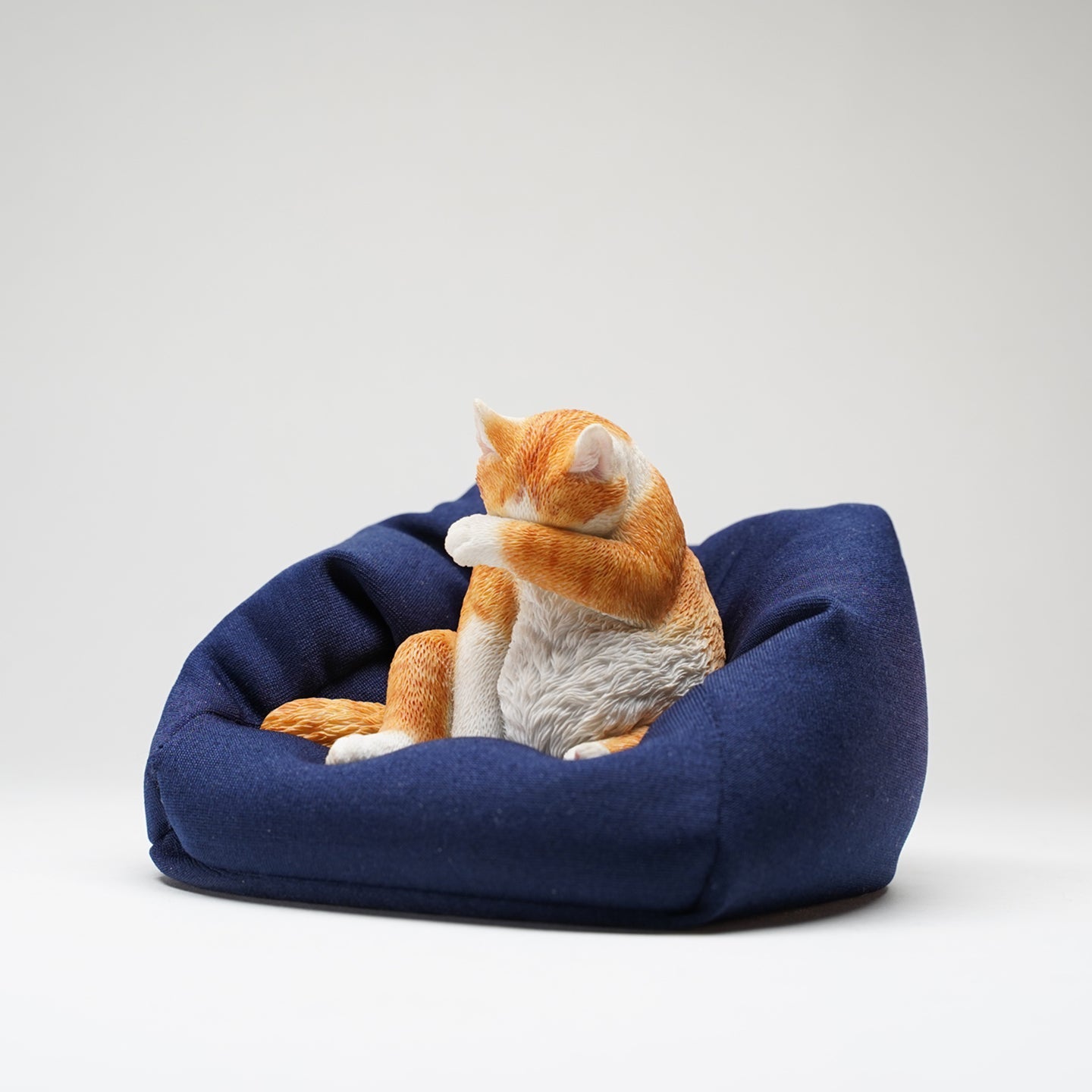 JXK117 Katzenfigur, Katzenstatue aus Kunstharz für Bücherregal-Dekor, ästhetische Geschenke für Katzenliebhaber von JXK Studio