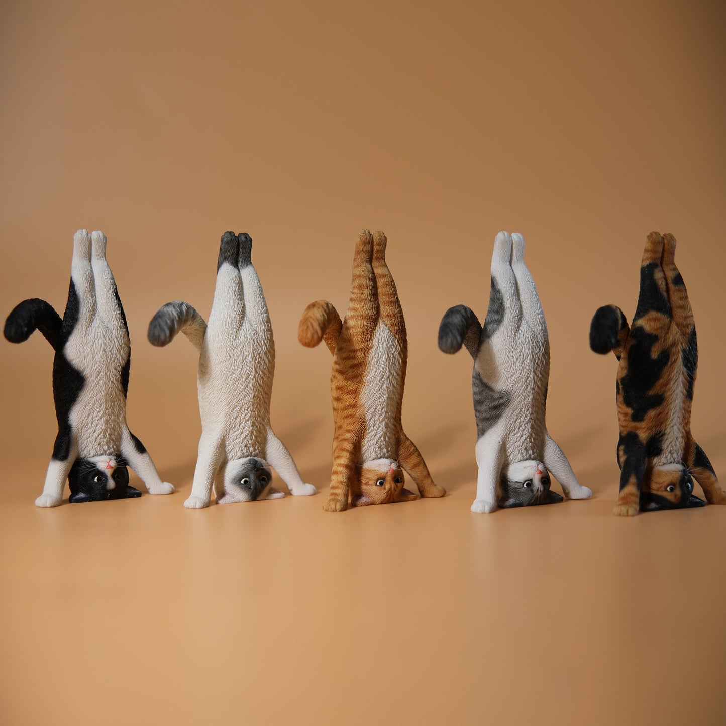 JXK138 Yoga-Katzenfigur, Katzenstatue aus Kunstharz für die Kaminsimsdekoration, das Geschenk für Katzenliebhaber von JXK Studio