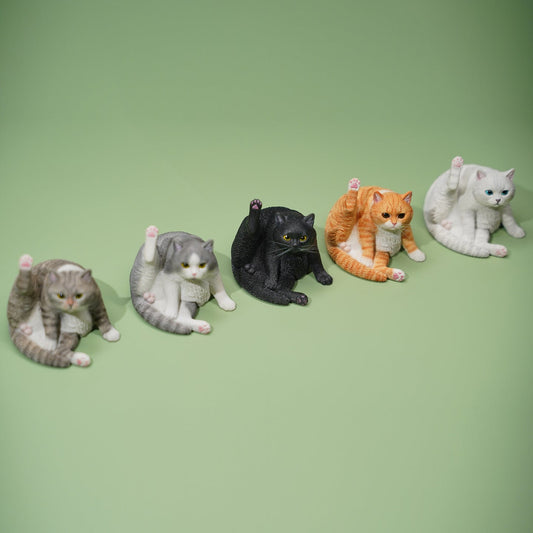 JXK156 The lazy cat sitting on the sofa cat statue from JXK Studio