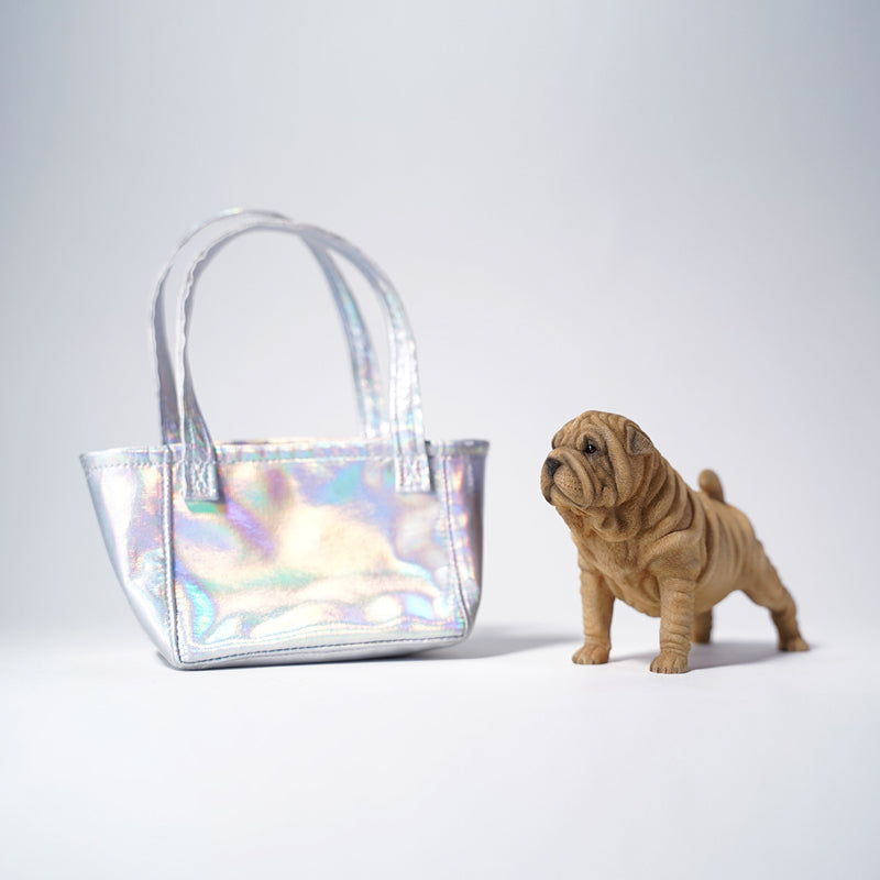 JXK101 Shar-Pei-Hundefigur in einer Tasche. Hundedekoration für Hundeliebhaber von JXK Studio