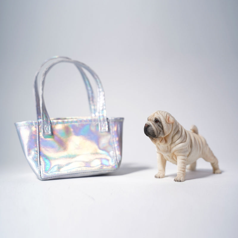 JXK101 Shar-Pei-Hundefigur in einer Tasche. Hundedekoration für Hundeliebhaber von JXK Studio