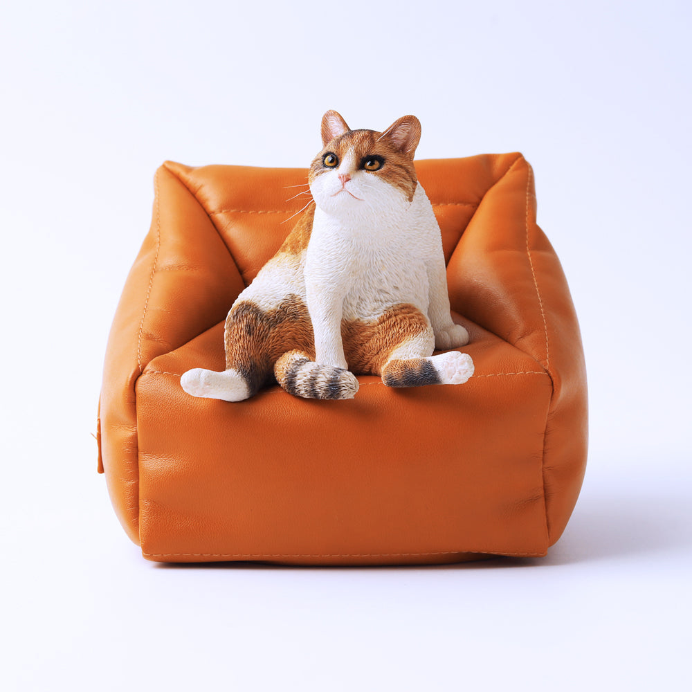 JXK055 Faule Katzenfigur, die auf dem Sofa sitzt, Katzenstatue als Geschenk für Katzenliebhaber, JXK Studio