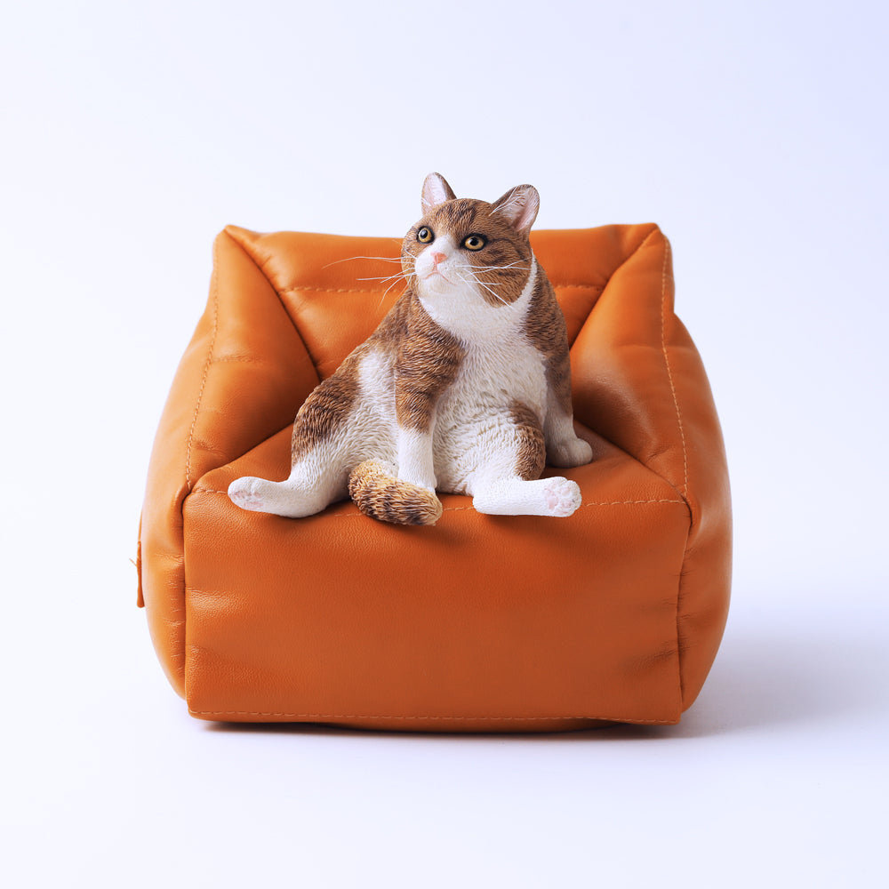 JXK055 Faule Katzenfigur, die auf dem Sofa sitzt, Katzenstatue als Geschenk für Katzenliebhaber, JXK Studio