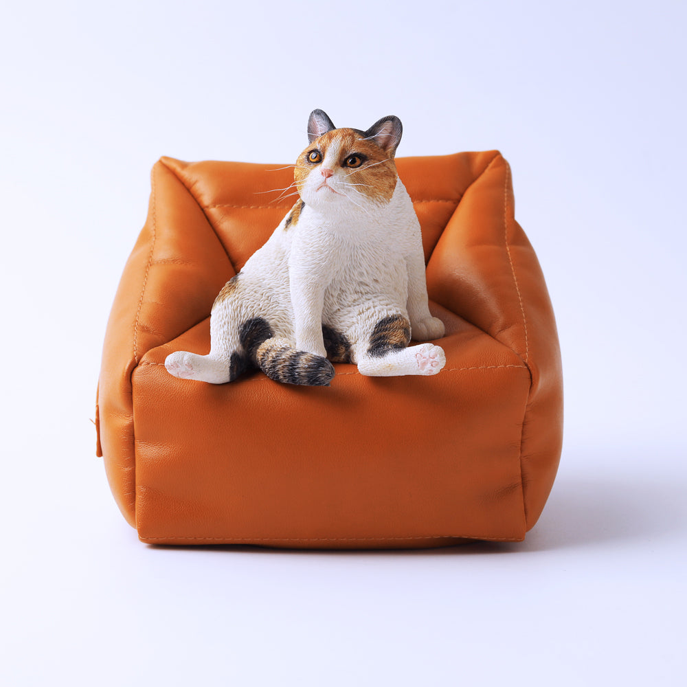 JXK055 Faule Katzenfigur, die auf dem Sofa sitzt, Katzenstatue als Geschenk für Katzenliebhaber, JXK Studio