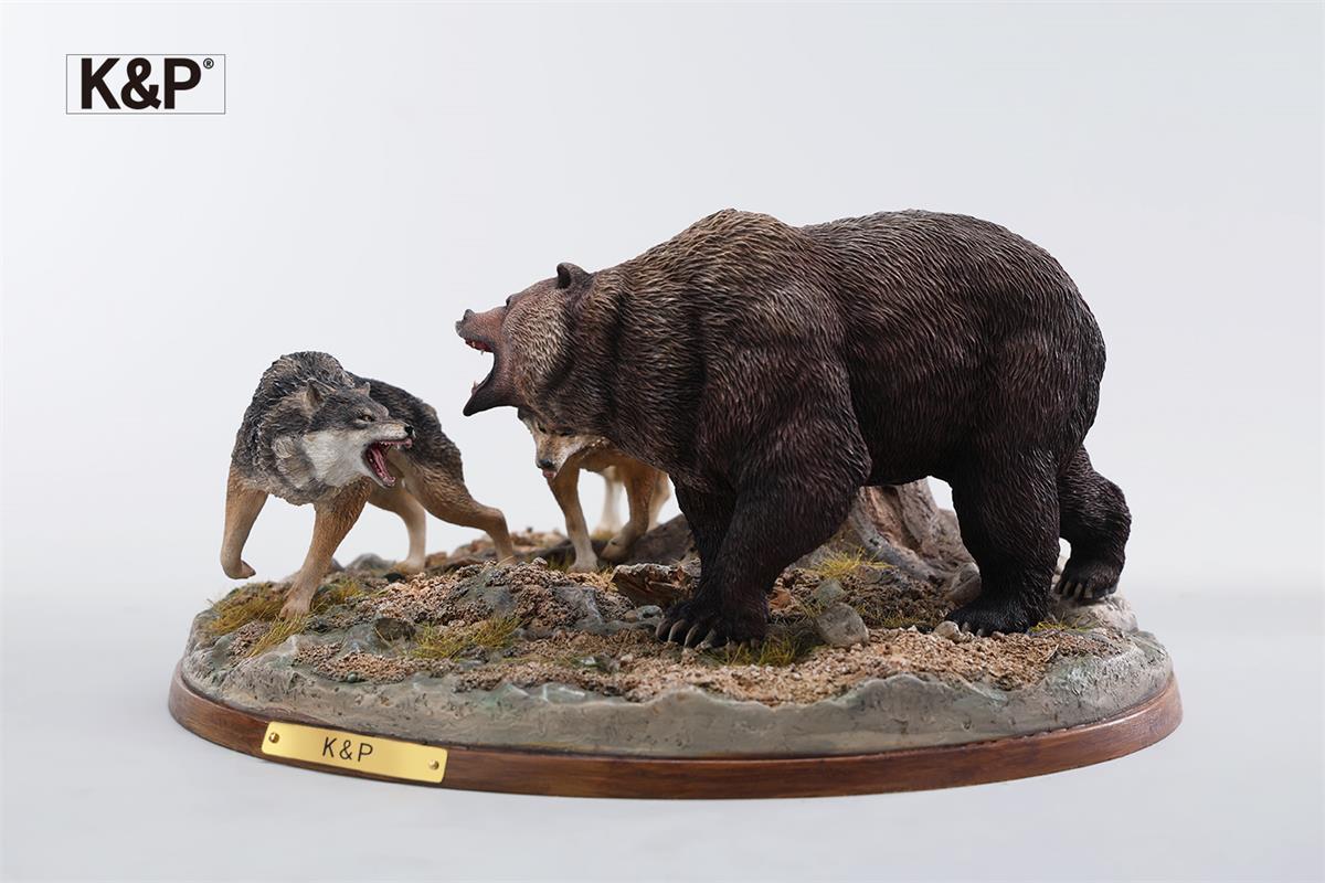 PK2401 Bear and Wolf statue for home decor from JXK Studio