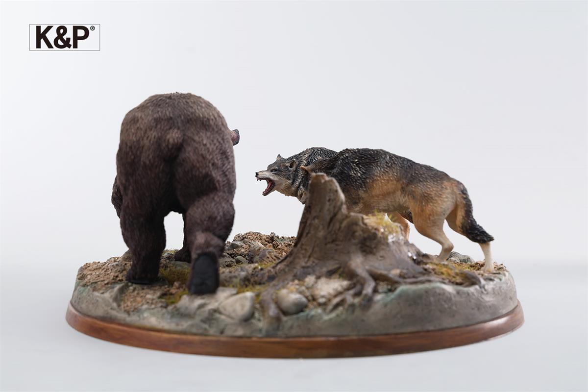 PK2401 Bear and Wolf statue for home decor from JXK Studio