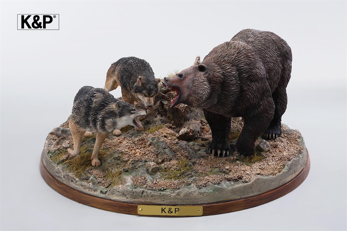 PK2401 Bear and Wolf statue for home decor from JXK Studio