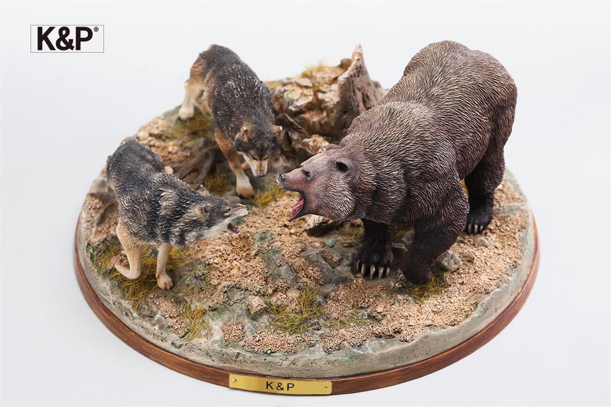 PK2401 Bear and Wolf statue for home decor from JXK Studio