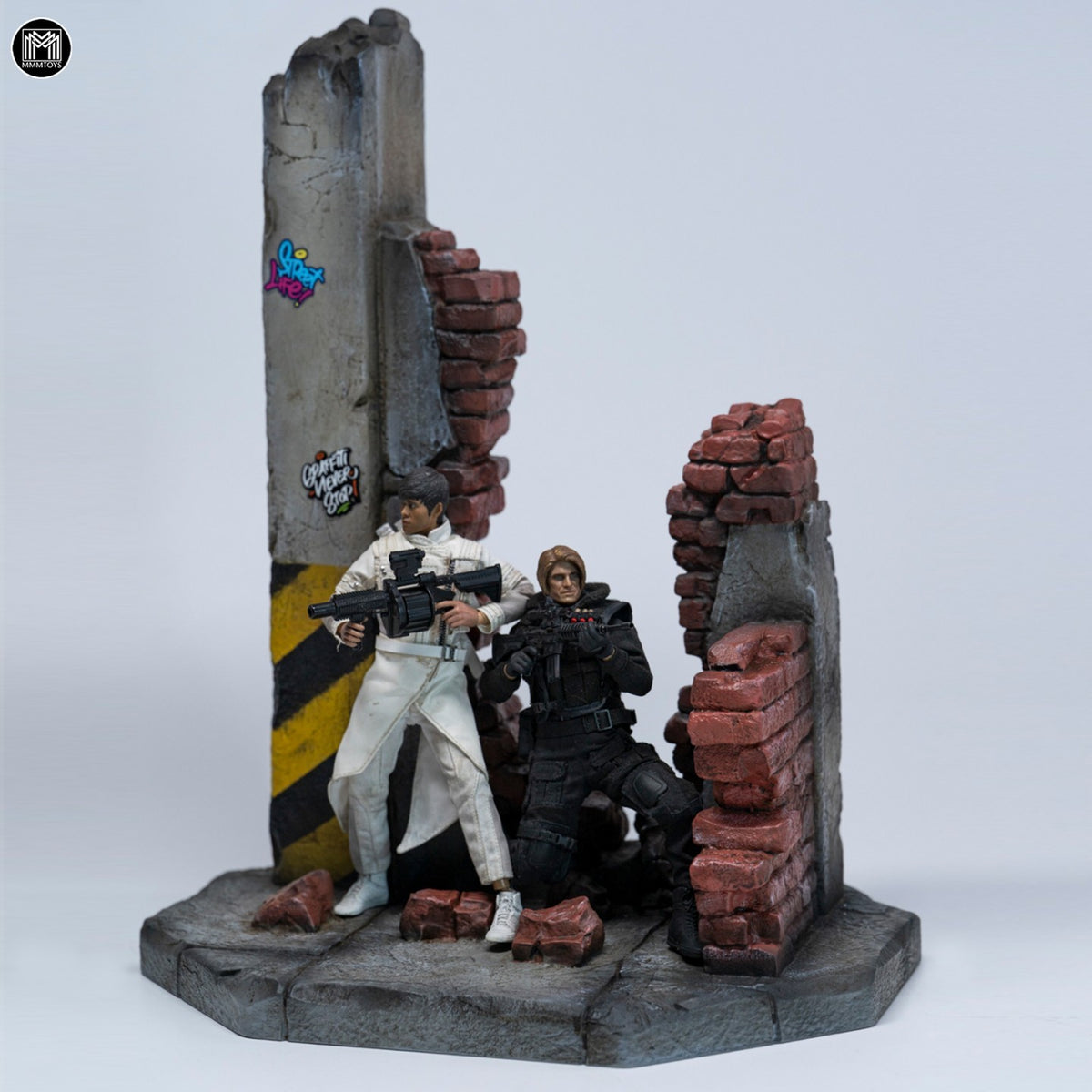 MMMTOYS M2615 1/12 Ruined Walls along the Street Diorama Base