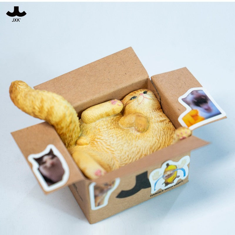 JXK StudioのJS2213猫の置物「箱入り猫」