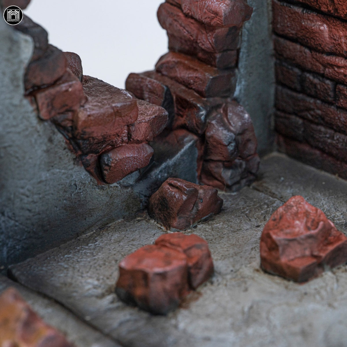 MMMTOYS M2615 1/12 Ruined Walls along the Street Diorama Base