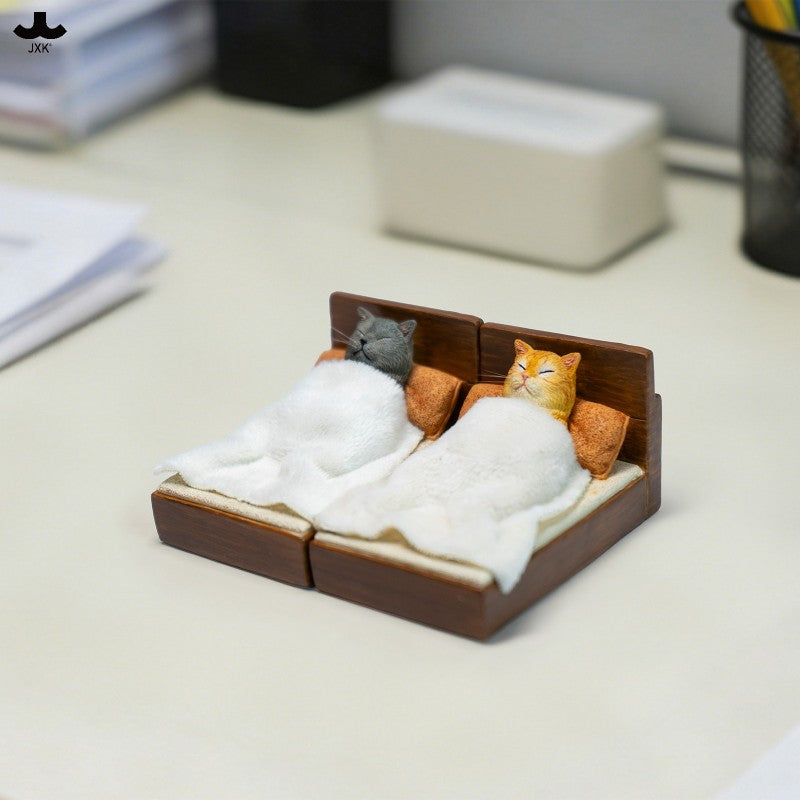 JXK StudioのJS2213猫の置物「箱入り猫」