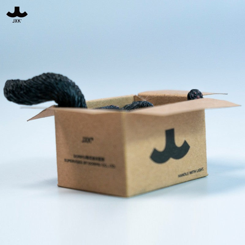 JXK StudioのJS2213猫の置物「箱入り猫」