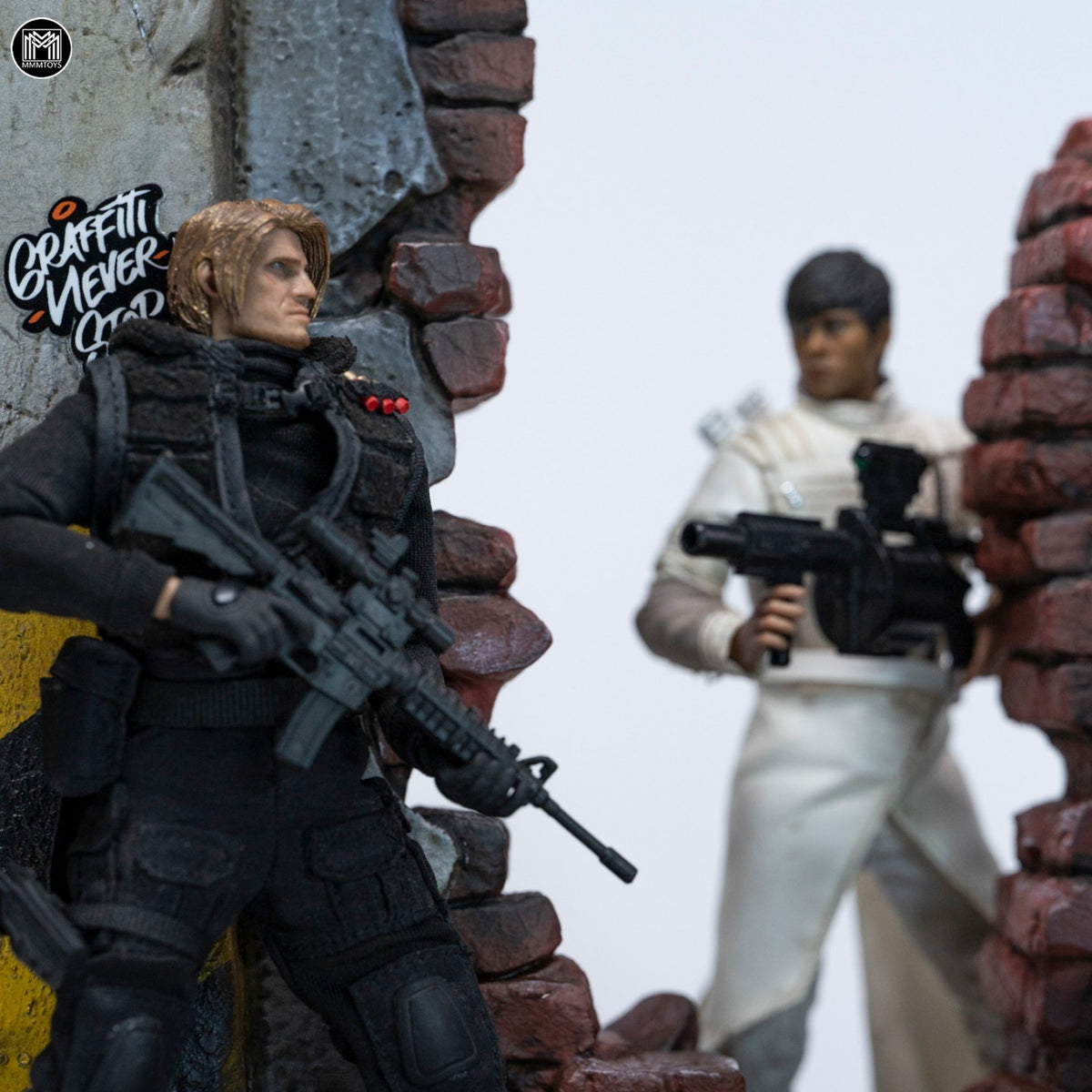 MMMTOYS M2615 1/12 Ruined Walls along the Street Diorama Base