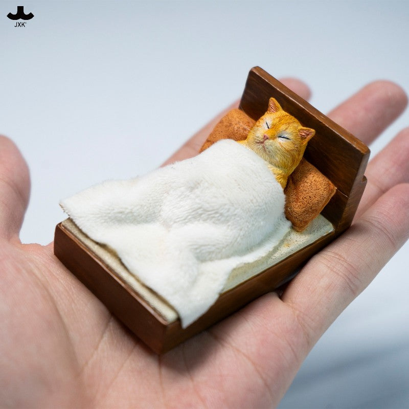 JXK StudioのJS2213猫の置物「箱入り猫」