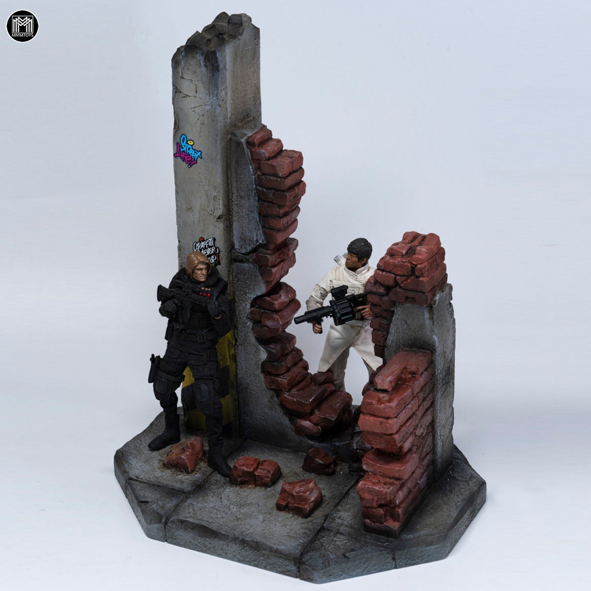 MMMTOYS M2615 1/12 Ruined Walls along the Street Diorama Base