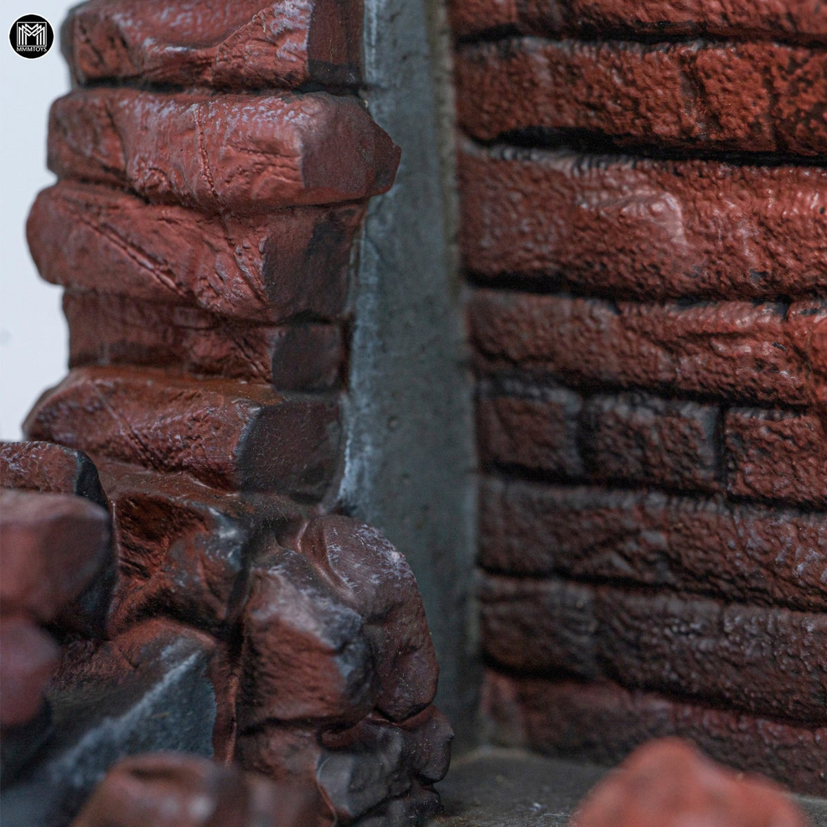 MMMTOYS M2615 1/12 Ruined Walls along the Street Diorama Base