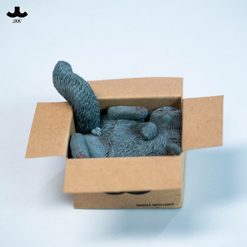 JXK StudioのJS2213猫の置物「箱入り猫」