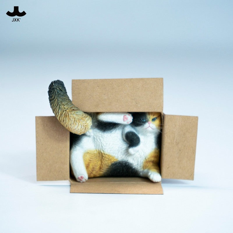 JXK StudioのJS2213猫の置物「箱入り猫」