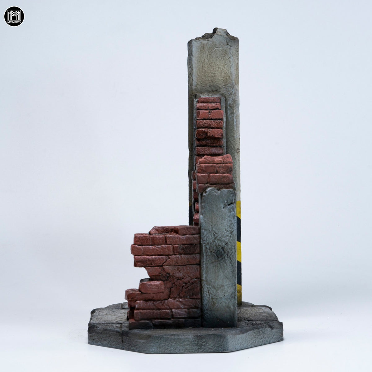 MMMTOYS M2615 1/12 Ruined Walls along the Street Diorama Base