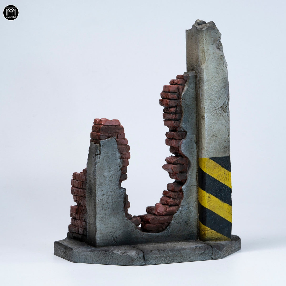 MMMTOYS M2615 1/12 Ruined Walls along the Street Diorama Base