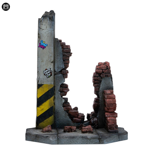 MMMTOYS M2615 ruined street wall diorama — broken brick wall and striped concrete column