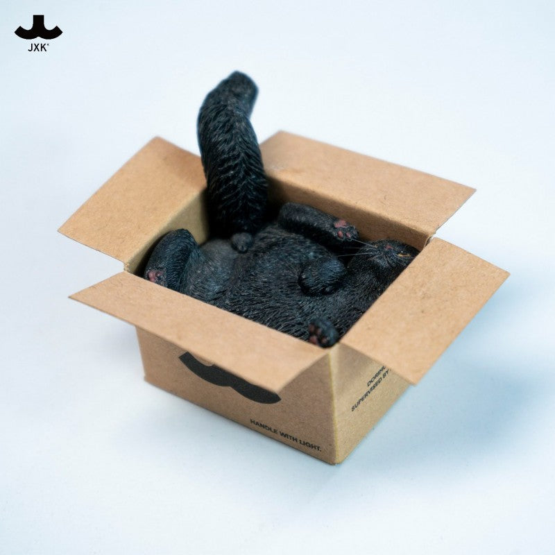 JXK StudioのJS2213猫の置物「箱入り猫」
