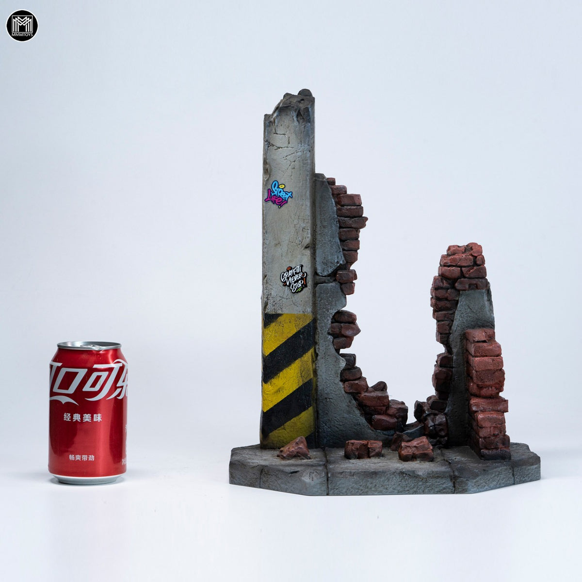 MMMTOYS M2615 1/12 Ruined Walls along the Street Diorama Base