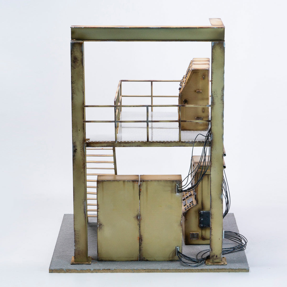 MMMTOYS M2623 1/12 Relay Control Platform Diorama - product image 3